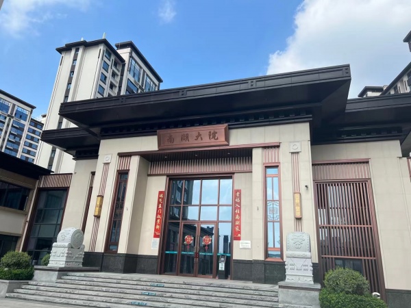 出售南湖大院前排车位